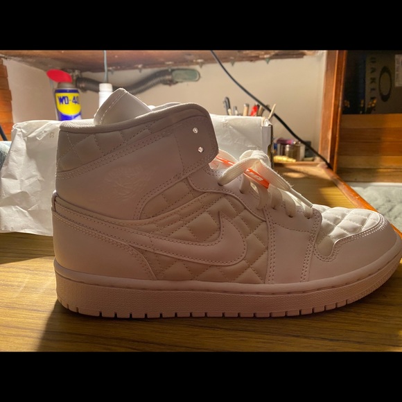 White air Jordan’s 1 mid - Picture 6 of 6